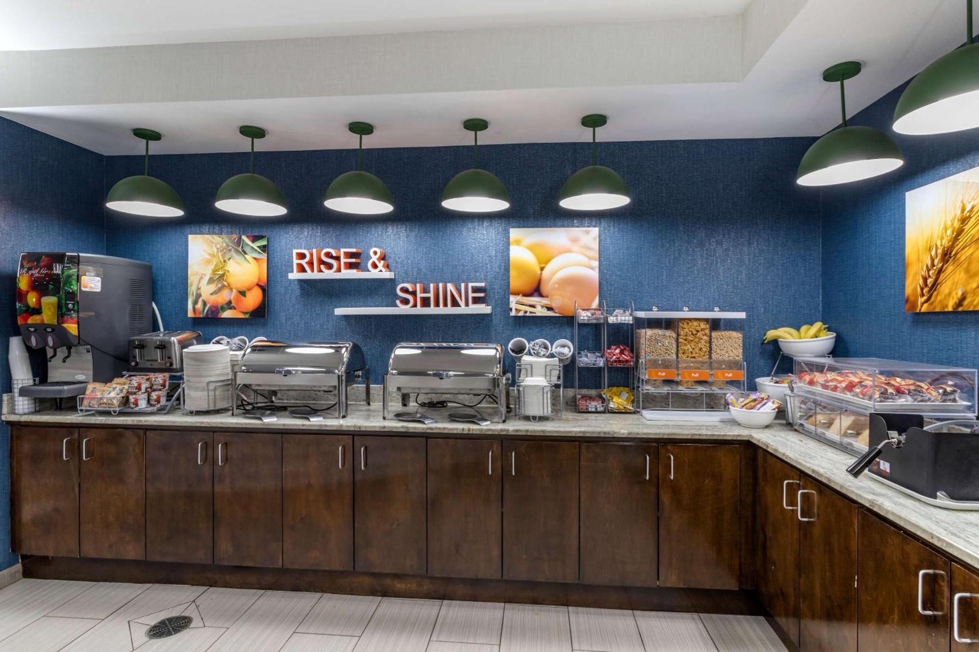 Comfort Suites Накотиш Екстериор снимка