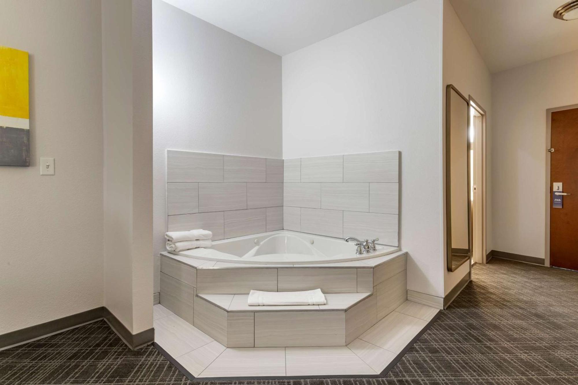 Comfort Suites Накотиш Екстериор снимка