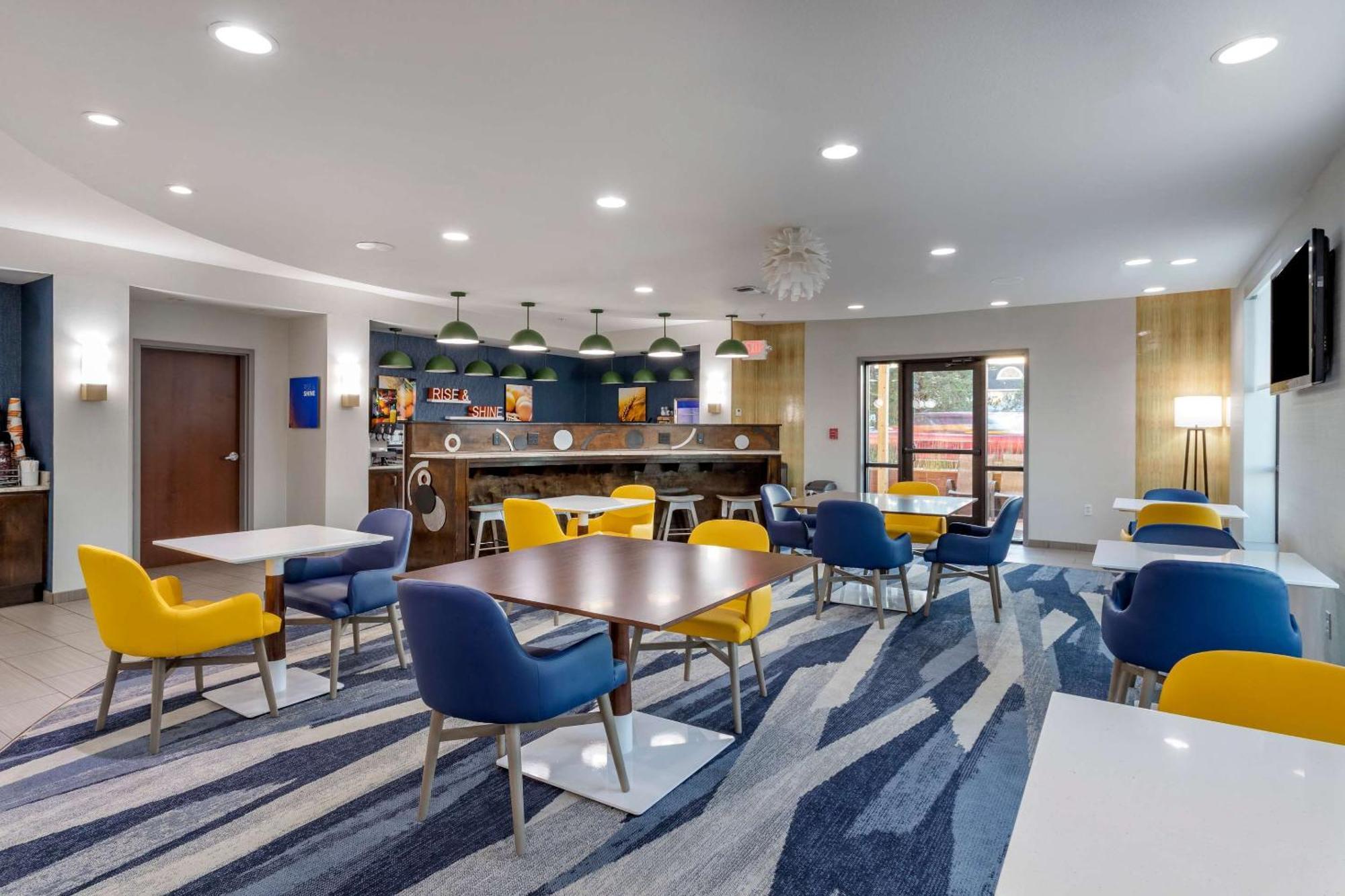 Comfort Suites Накотиш Екстериор снимка