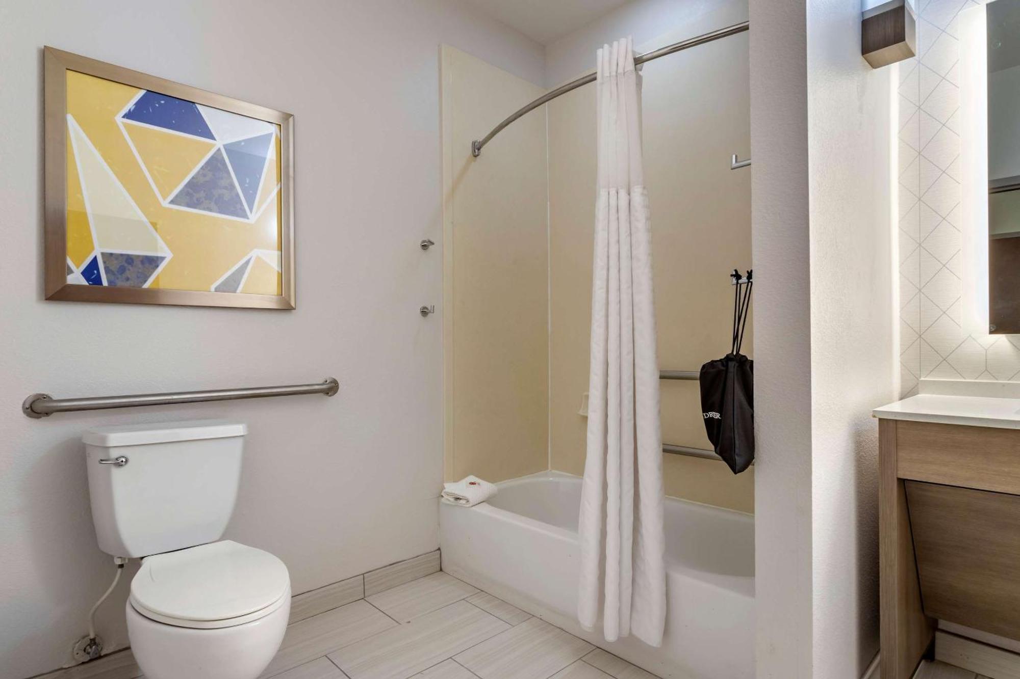 Comfort Suites Накотиш Екстериор снимка