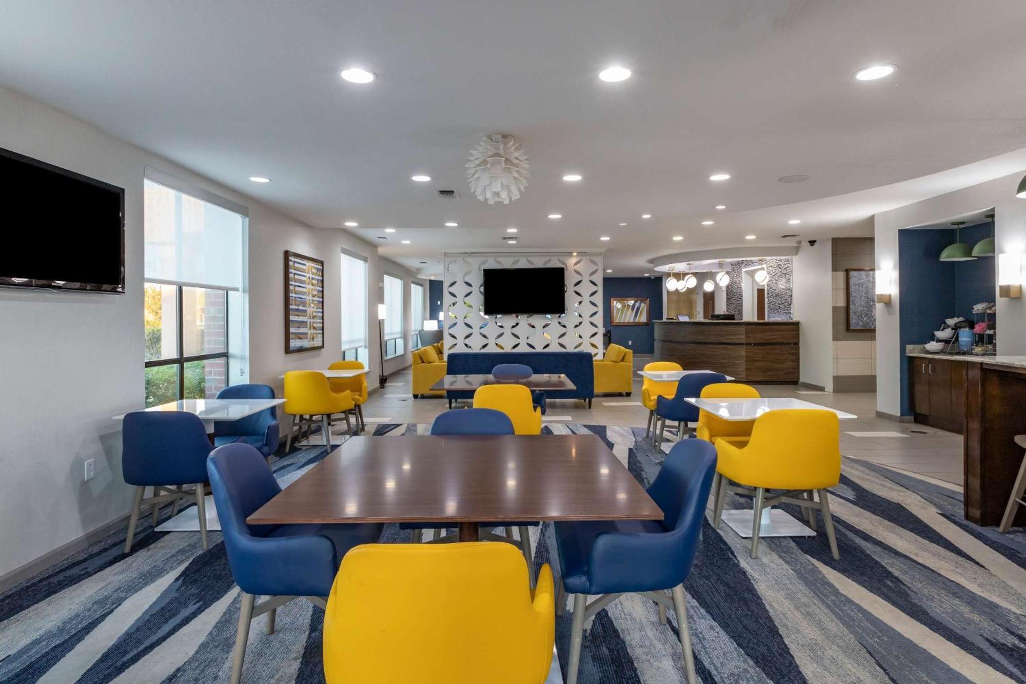 Comfort Suites Накотиш Екстериор снимка
